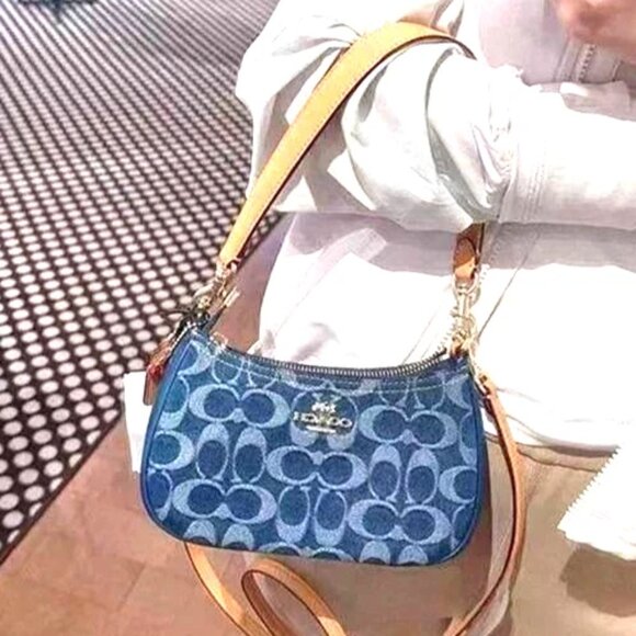 Coach Teri Shoulder Bag In Signature Denim Cherry CAF82 - Picture 1 of 10